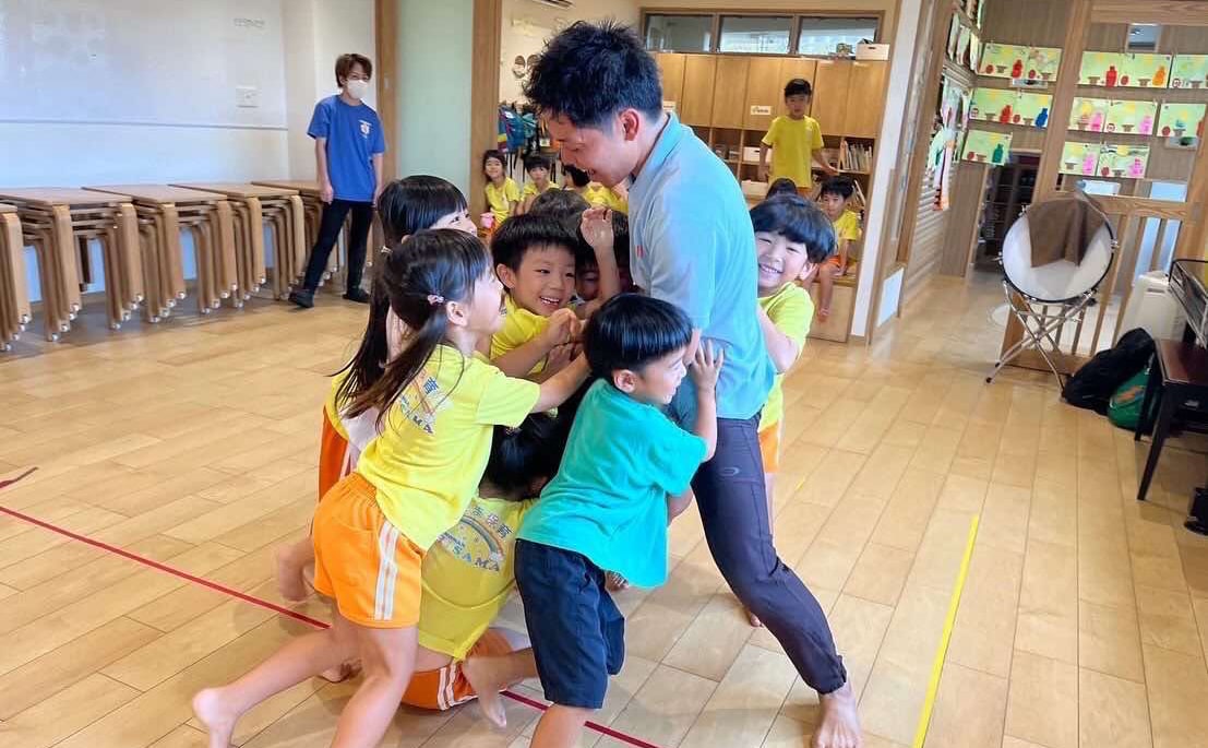 子どもたちが体軸メソッドに取り組んでいる写真